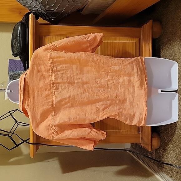 Beautiful lightweight coral short sleeved button up top - Picture 2 of 6